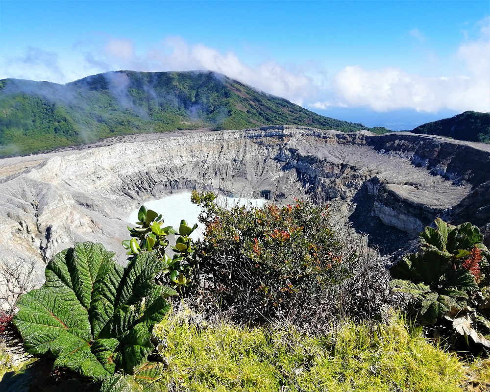 poas volcano national park 